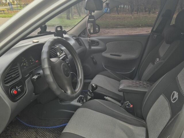 Сірий Деу Ланос, об'ємом двигуна 1.5 л та пробігом 243 тис. км за 3200 $, фото 4 на Automoto.ua