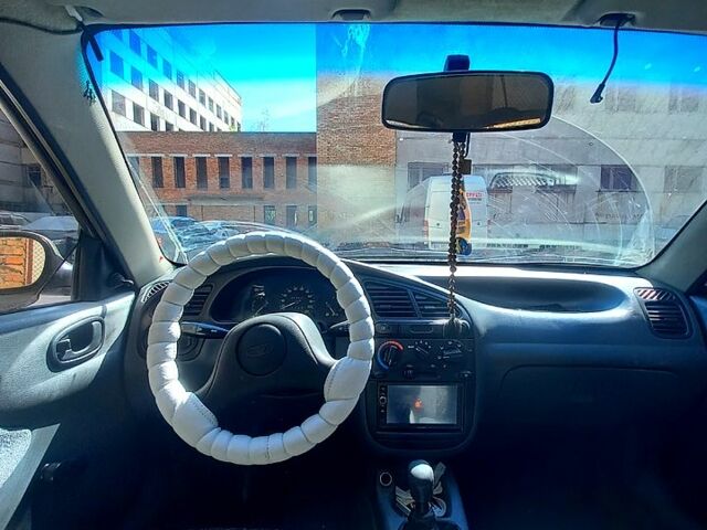 Серый Дэу Ланос, объемом двигателя 1.5 л и пробегом 300 тыс. км за 1300 $, фото 3 на Automoto.ua