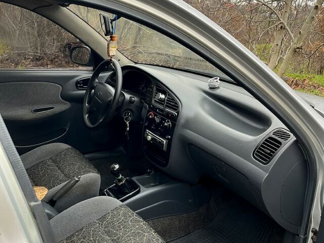 Серый Дэу Ланос, объемом двигателя 1.6 л и пробегом 250 тыс. км за 3000 $, фото 4 на Automoto.ua