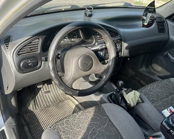 Сірий Деу Ланос, об'ємом двигуна 1.5 л та пробігом 203 тис. км за 2000 $, фото 3 на Automoto.ua