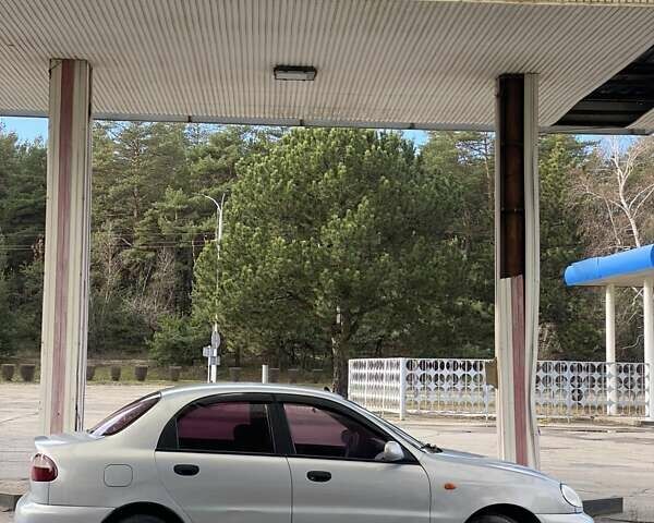 Серый Дэу Ланос, объемом двигателя 1.5 л и пробегом 278 тыс. км за 2000 $, фото 4 на Automoto.ua