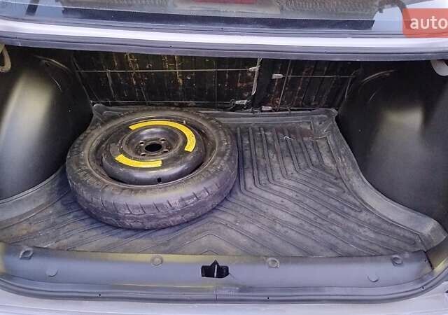 Деу Ланос 2007 у Житомирі на Automoto.ua Сірий Деу Ланос, об'ємом двигуна 1.5 л та пробігом 208 тис. км за 2499 $, фото 15 на Automoto.ua