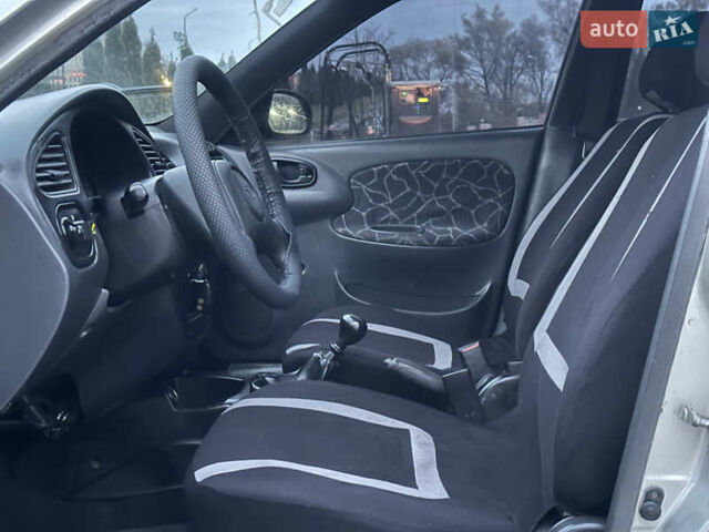 Деу Ланос 2007 у Дрогобичі на Automoto.ua Сірий Деу Ланос, об'ємом двигуна 1.5 л та пробігом 184 тис. км за 1999 $, фото 39 на Automoto.ua