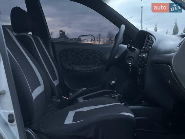 Деу Ланос 2007 у Дрогобичі на Automoto.ua Сірий Деу Ланос, об'ємом двигуна 1.5 л та пробігом 184 тис. км за 1999 $, фото 42 на Automoto.ua