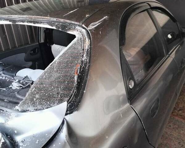 Деу Ланос 2007 у Бердичеве на Automoto.ua Сірий Деу Ланос, об'ємом двигуна 1.5 л та пробігом 217 тис. км за 1400 $, фото 4 на Automoto.ua