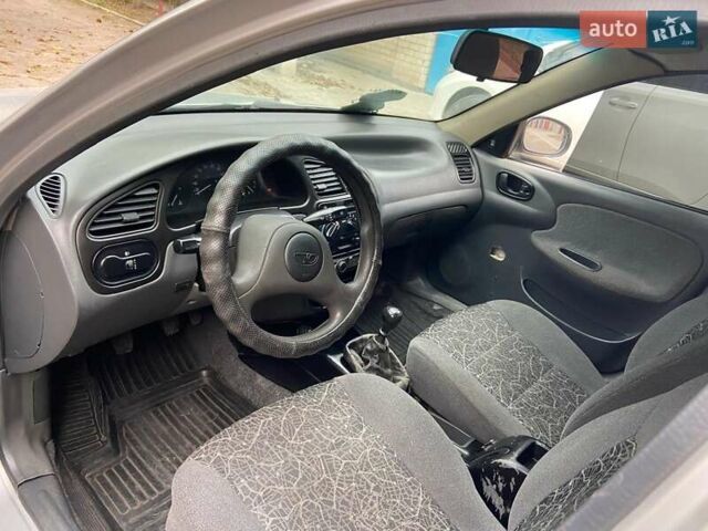 Сірий Деу Ланос, об'ємом двигуна 1.39 л та пробігом 200 тис. км за 2000 $, фото 7 на Automoto.ua