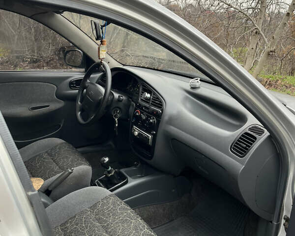 Серый Дэу Ланос, объемом двигателя 1.6 л и пробегом 250 тыс. км за 3000 $, фото 4 на Automoto.ua