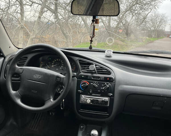 Серый Дэу Ланос, объемом двигателя 1.6 л и пробегом 250 тыс. км за 3000 $, фото 6 на Automoto.ua