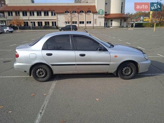 Серый Дэу Ланос, объемом двигателя 1.5 л и пробегом 318 тыс. км за 2000 $, фото 1 на Automoto.ua