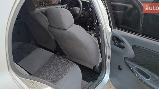 Сірий Деу Ланос, об'ємом двигуна 1.5 л та пробігом 195 тис. км за 2800 $, фото 4 на Automoto.ua