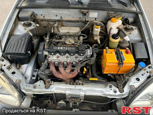 Сірий Деу Ланос, об'ємом двигуна 1.5 л та пробігом 200 тис. км за 2000 $, фото 2 на Automoto.ua