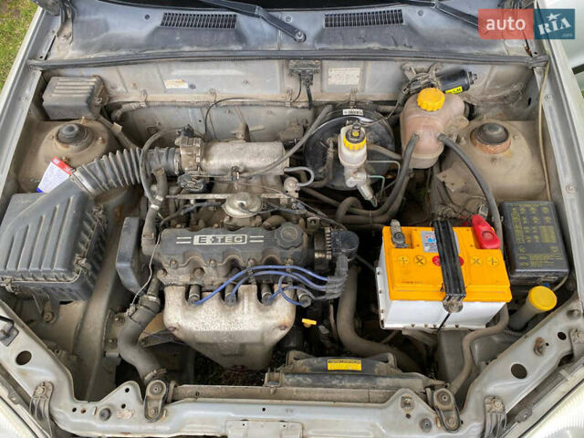 Сірий Деу Ланос, об'ємом двигуна 1.5 л та пробігом 180 тис. км за 2000 $, фото 4 на Automoto.ua
