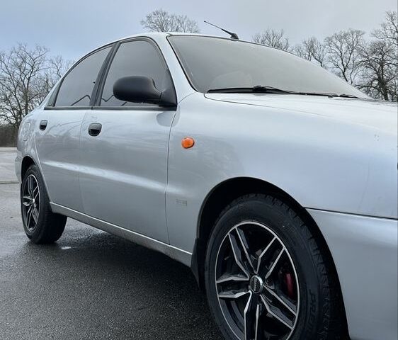 Серый Дэу Ланос, объемом двигателя 1.5 л и пробегом 145 тыс. км за 3400 $, фото 1 на Automoto.ua