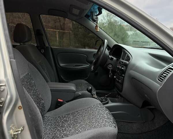 Сірий Деу Ланос, об'ємом двигуна 1.5 л та пробігом 75 тис. км за 3300 $, фото 4 на Automoto.ua