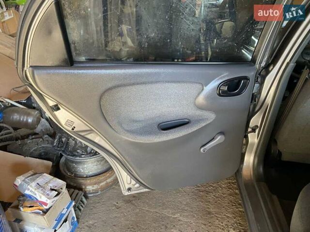 Сірий Деу Ланос, об'ємом двигуна 1.4 л та пробігом 101 тис. км за 2000 $, фото 11 на Automoto.ua