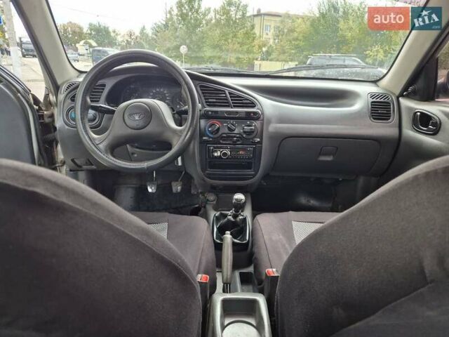 Серый Дэу Ланос, объемом двигателя 1.5 л и пробегом 220 тыс. км за 2200 $, фото 5 на Automoto.ua