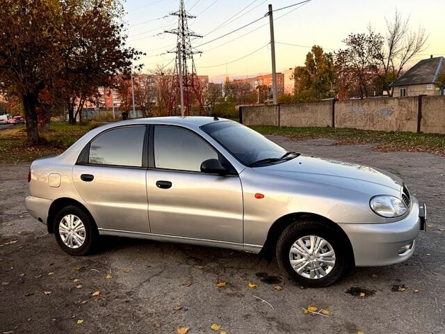 Деу Ланос 2008 у Александрие на Automoto.ua Сірий Деу Ланос, об'ємом двигуна 1.5 л та пробігом 175 тис. км за 2750 $, фото 5 на Automoto.ua