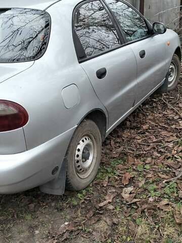 Серый Дэу Ланос, объемом двигателя 1.5 л и пробегом 280 тыс. км за 2000 $, фото 2 на Automoto.ua