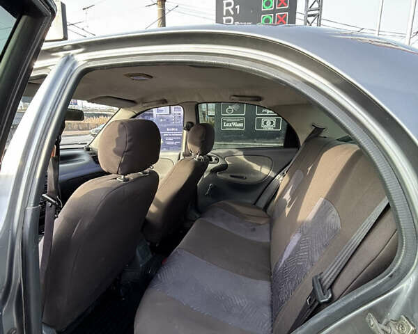 Серый Дэу Ланос, объемом двигателя 1.5 л и пробегом 220 тыс. км за 3000 $, фото 7 на Automoto.ua