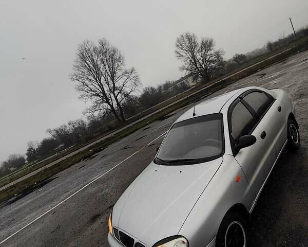 Серый Дэу Ланос, объемом двигателя 1.5 л и пробегом 200 тыс. км за 2000 $, фото 2 на Automoto.ua