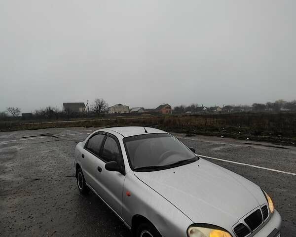 Серый Дэу Ланос, объемом двигателя 1.5 л и пробегом 200 тыс. км за 2000 $, фото 1 на Automoto.ua