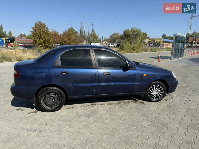 Синий Дэу Ланос, объемом двигателя 1.5 л и пробегом 175 тыс. км за 1950 $, фото 4 на Automoto.ua