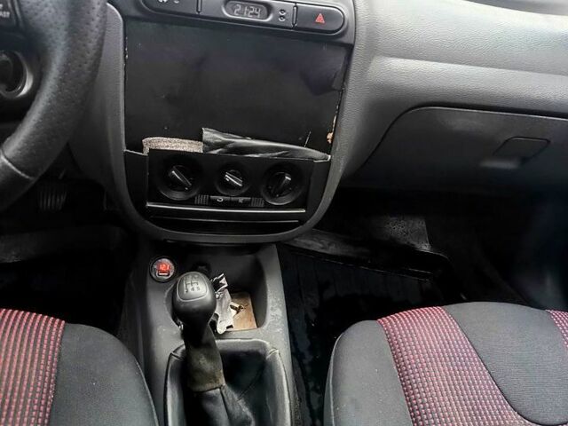 Синий Дэу Ланос, объемом двигателя 1.3 л и пробегом 153 тыс. км за 2000 $, фото 7 на Automoto.ua