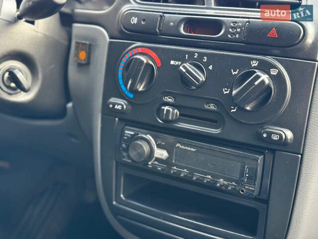 Синий Дэу Ланос, объемом двигателя 1.6 л и пробегом 200 тыс. км за 2999 $, фото 6 на Automoto.ua