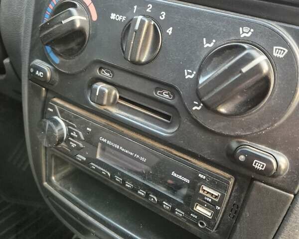 Синий Дэу Ланос, объемом двигателя 1.6 л и пробегом 125 тыс. км за 1600 $, фото 2 на Automoto.ua