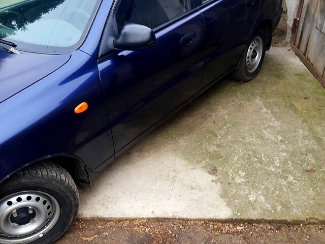 Синий Дэу Ланос, объемом двигателя 1.5 л и пробегом 220 тыс. км за 2000 $, фото 3 на Automoto.ua