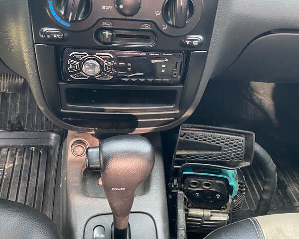 Зеленый Дэу Ланос, объемом двигателя 1.5 л и пробегом 250 тыс. км за 1200 $, фото 3 на Automoto.ua