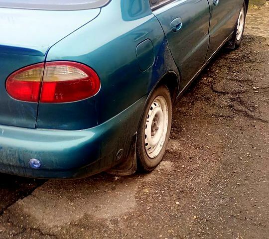 Зеленый Дэу Ланос, объемом двигателя 1.5 л и пробегом 300 тыс. км за 1600 $, фото 4 на Automoto.ua