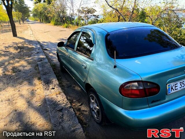 Зеленый Дэу Ланос, объемом двигателя 1.5 л и пробегом 280 тыс. км за 2200 $, фото 1 на Automoto.ua