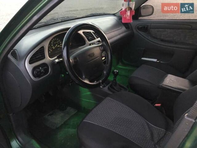 Дэу Ланос 2003 в Виноградове на Automoto.ua Зеленый Дэу Ланос, объемом двигателя 1.6 л и пробегом 255 тыс. км за 3350 $, фото 1 на Automoto.ua