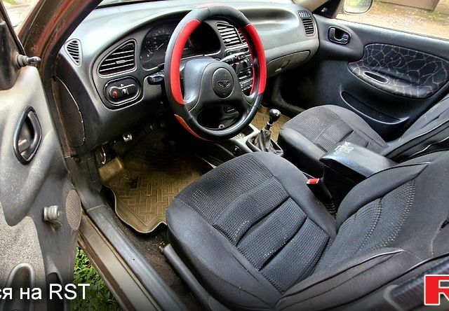Дэу Ланос 2003 в Славянске на Automoto.ua Зеленый Дэу Ланос, объемом двигателя 1.5 л и пробегом 450 тыс. км за 1100 $, фото 1 на Automoto.ua