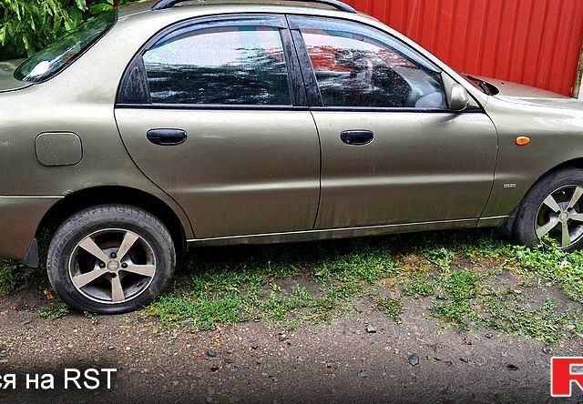 Дэу Ланос 2003 в Славянске на Automoto.ua Зеленый Дэу Ланос, объемом двигателя 1.5 л и пробегом 450 тыс. км за 1100 $, фото 5 на Automoto.ua