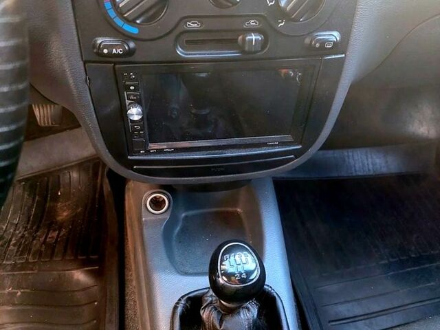 Зелений Деу Ланос, об'ємом двигуна 1.5 л та пробігом 257 тис. км за 2400 $, фото 5 на Automoto.ua