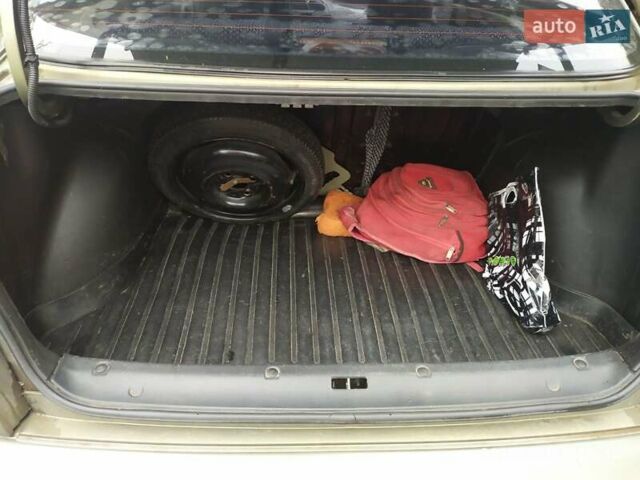 Деу Ланос 2004 у Умани на Automoto.ua Зелений Деу Ланос, об'ємом двигуна 1.5 л та пробігом 300 тис. км за 2300 $, фото 2 на Automoto.ua