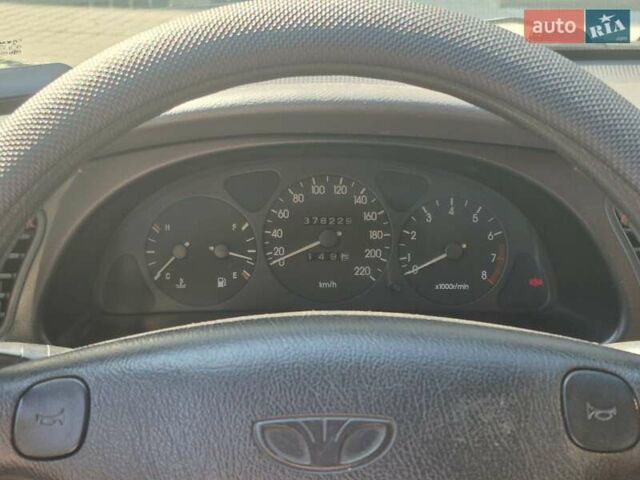 Зеленый Дэу Ланос, объемом двигателя 1.6 л и пробегом 378 тыс. км за 1100 $, фото 3 на Automoto.ua