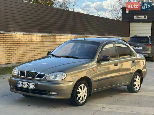 Деу Ланос 2004 у Бердичеве на Automoto.ua Зелений Деу Ланос, об'ємом двигуна 1.6 л та пробігом 221 тис. км за 2500 $, фото 2 на Automoto.ua