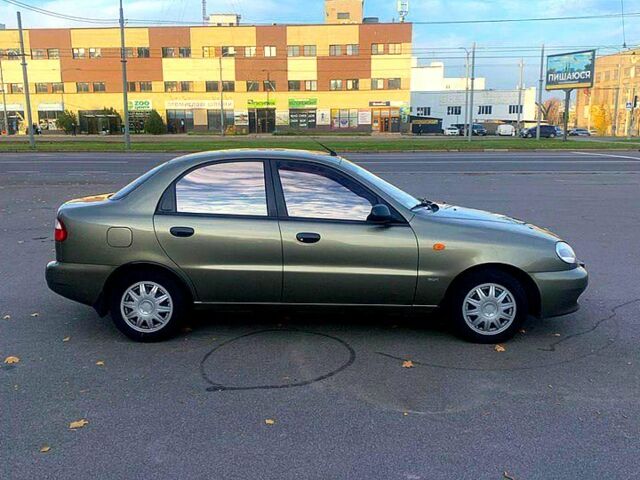 Зеленый Дэу Ланос, объемом двигателя 1.6 л и пробегом 10 тыс. км за 5500 $, фото 2 на Automoto.ua