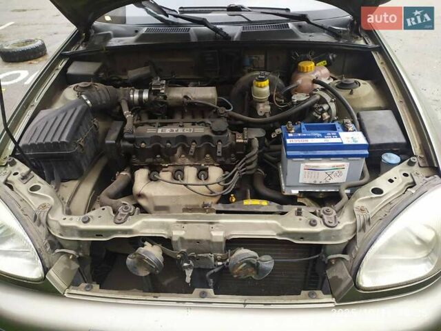 Деу Ланос 2004 у Умани на Automoto.ua Зелений Деу Ланос, об'ємом двигуна 1.5 л та пробігом 300 тис. км за 2300 $, фото 1 на Automoto.ua
