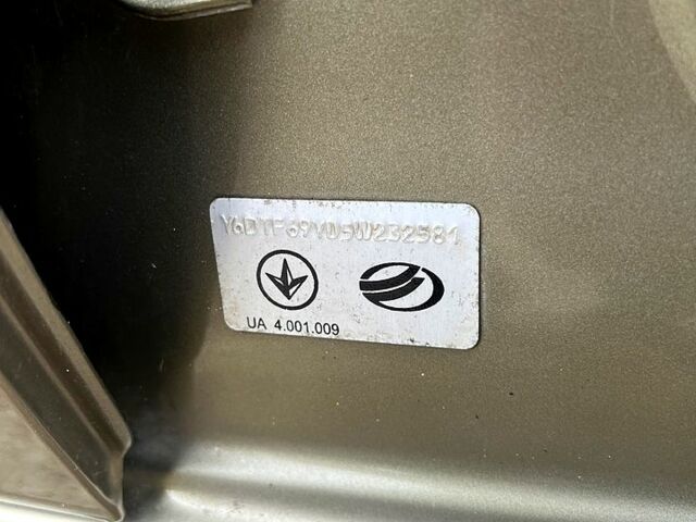 Деу Ланос 2005 у Червоноград на Automoto.ua Зелений Деу Ланос, об'ємом двигуна 1.5 л та пробігом 181 тис. км за 2400 $, фото 7 на Automoto.ua