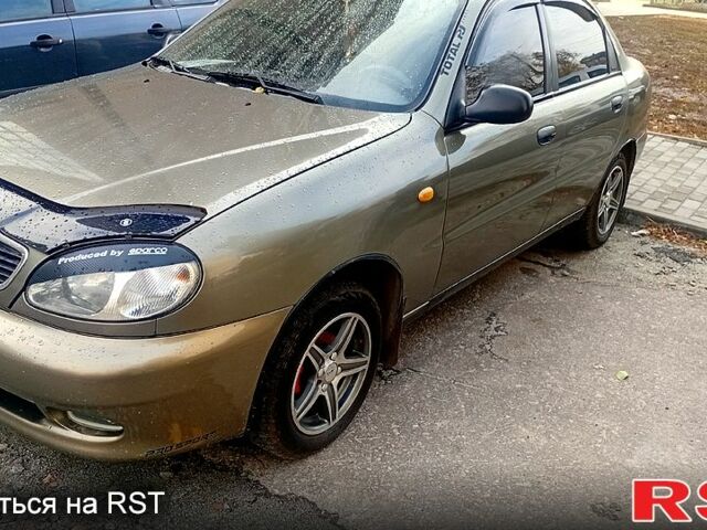 Зеленый Дэу Ланос, объемом двигателя 1.5 л и пробегом 250 тыс. км за 1300 $, фото 1 на Automoto.ua