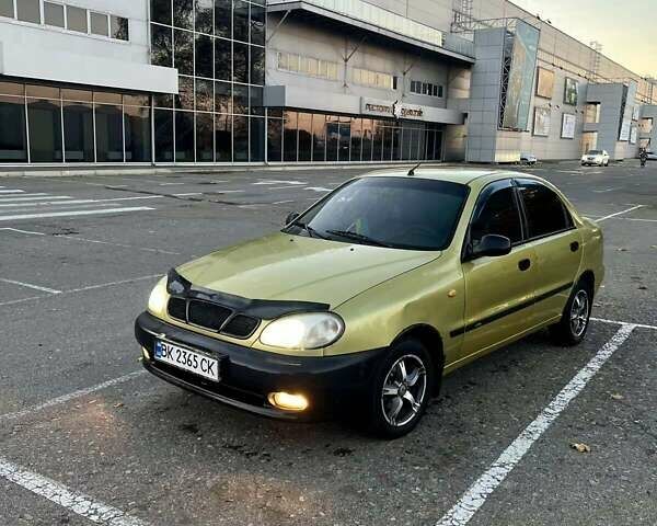 Зеленый Дэу Ланос, объемом двигателя 1.5 л и пробегом 216 тыс. км за 2500 $, фото 1 на Automoto.ua