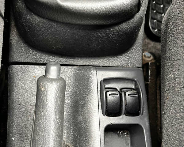 Зеленый Дэу Ланос, объемом двигателя 1.5 л и пробегом 150 тыс. км за 2000 $, фото 4 на Automoto.ua