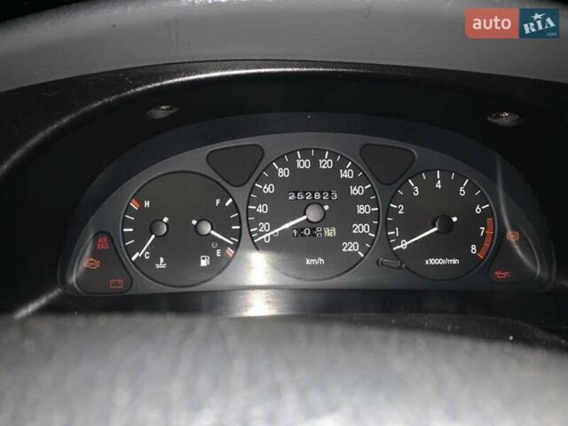 Зелений Деу Ланос, об'ємом двигуна 1.6 л та пробігом 251 тис. км за 2000 $, фото 3 на Automoto.ua