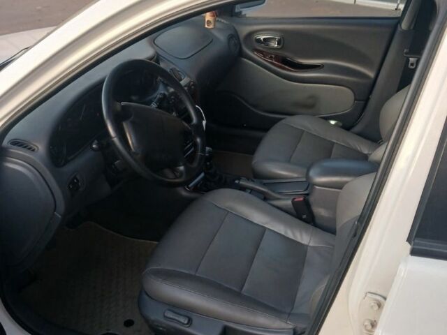 Белый Дэу Леганза, объемом двигателя 2 л и пробегом 420 тыс. км за 2900 $, фото 2 на Automoto.ua