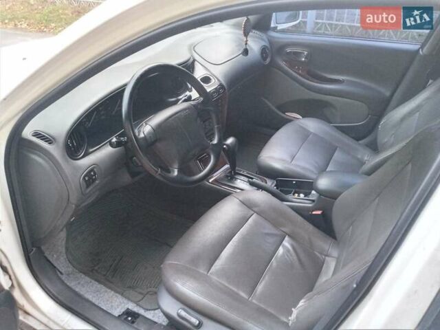 Белый Дэу Леганза, объемом двигателя 2 л и пробегом 250 тыс. км за 2300 $, фото 4 на Automoto.ua