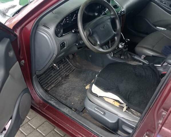 Красный Дэу Леганза, объемом двигателя 2 л и пробегом 450 тыс. км за 1185 $, фото 5 на Automoto.ua